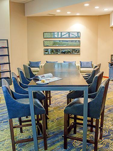 Makuwa Lounge, Victoria Falls Intl, Zimbabwe Makuwa Lounge, Victoria Falls Intl, Zimbabwe