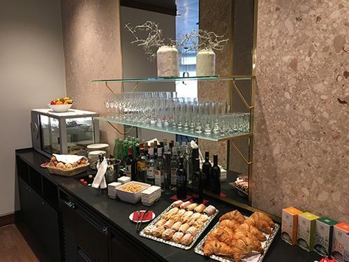 Salzburg Airport Business Lounge, Salzburg, Austria Salzburg Airport Business Lounge, Salzburg, Austria