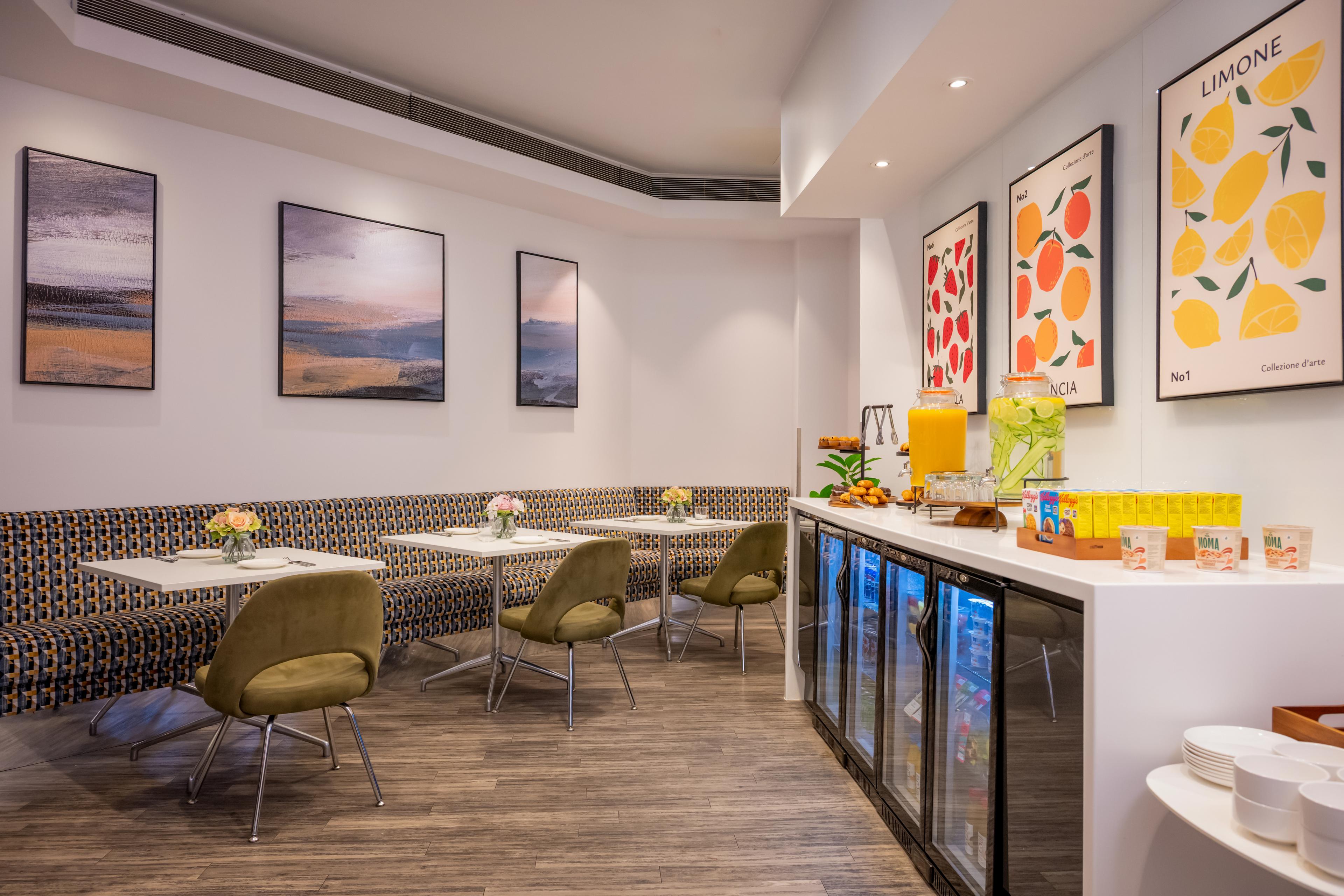 Plaza Premium Lounge, Heathrow, United Kingdom Plaza Premium Lounge, Heathrow, United Kingdom