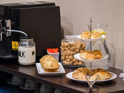 Makuwa Lounge, Victoria Falls Intl, Zimbabwe Makuwa Lounge, Victoria Falls Intl, Zimbabwe