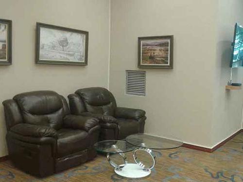 Dzimbahwe Executive Lounge, Victoria Falls International Dzimbahwe Executive Lounge, Victoria Falls International