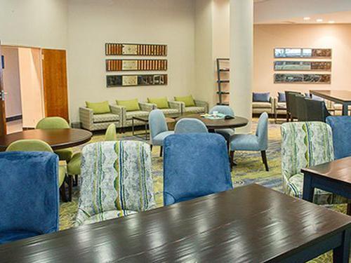 Makuwa Lounge, Victoria Falls Intl, Zimbabwe Makuwa Lounge, Victoria Falls Intl, Zimbabwe